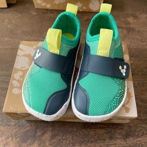 New in Box Vivo barefoot toddler shoes Primus Sport EU 24 (US toddler 7.5-8)